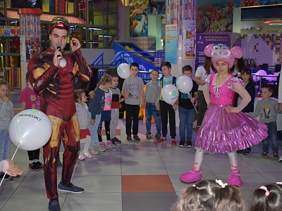 На празднике в «ГРИННЛАНДИИ» вручили сертификаты от «Медассист kids»